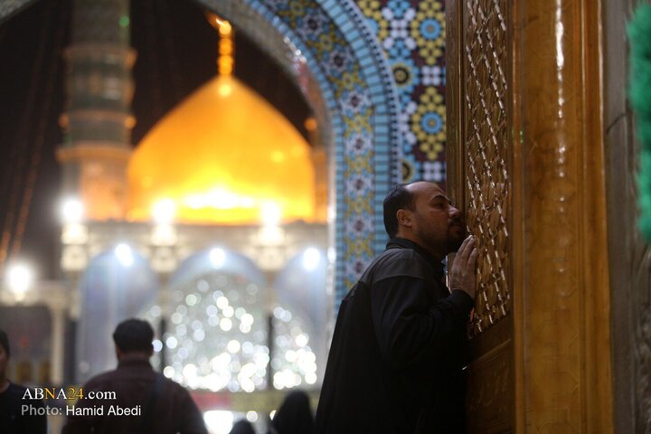 Informe fotográfico | Atmósfera espiritual en el santuario de la Noble Dama de la Familia del Profeta (PB) en la noche del aniversario del martirio de la Excelencia Fátima al-Zahra (la paz sea con ella)