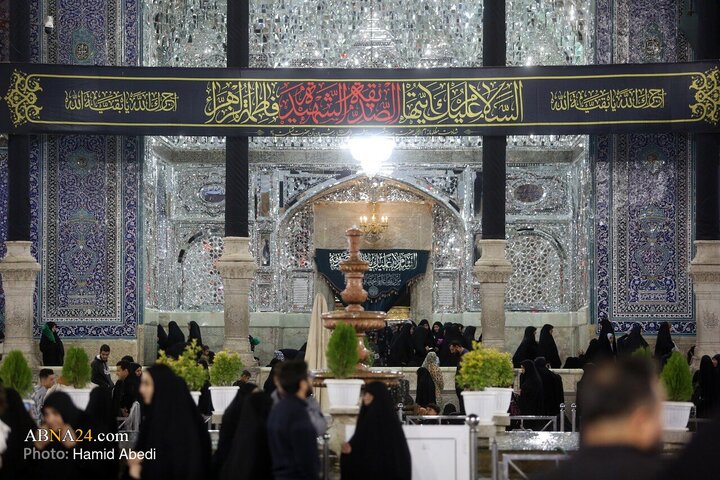 Informe fotográfico | Atmósfera espiritual en el santuario de la Noble Dama de la Familia del Profeta (PB) en la noche del aniversario del martirio de la Excelencia Fátima al-Zahra (la paz sea con ella)