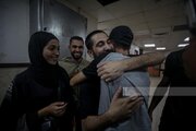 Informe fotográfico | Equipos de la Cruz Roja recibieron a cinco prisioneros de Gaza tras ser liberados de las cárceles israelíes