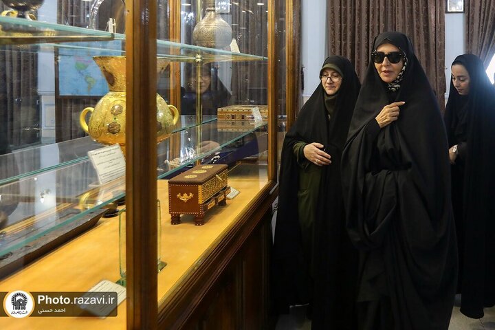 تقرير مصور/ القنصل العام لتركيا يزور متحف العتبة الرضوية المقدسة في مدينة مشهد