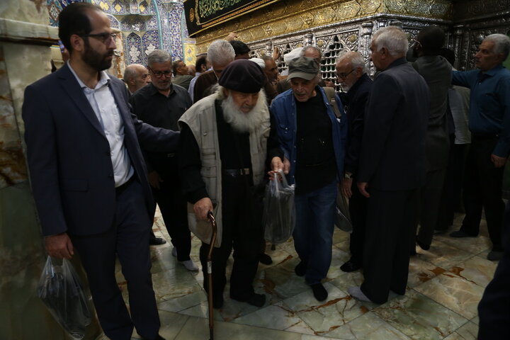 Photos: Iranian artists visit Hazrat Masoumeh holy shrine