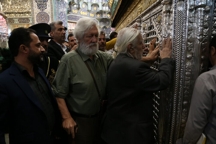 Photos: Iranian artists visit Hazrat Masoumeh holy shrine