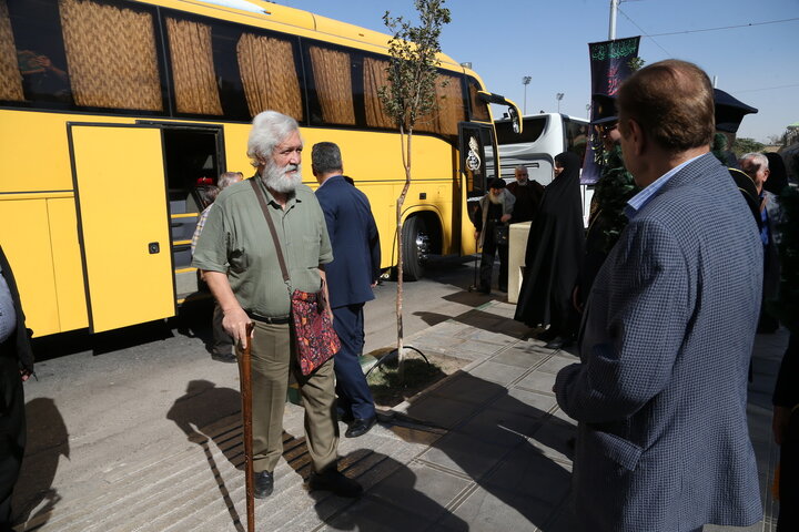 Photos: Iranian artists visit Hazrat Masoumeh holy shrine