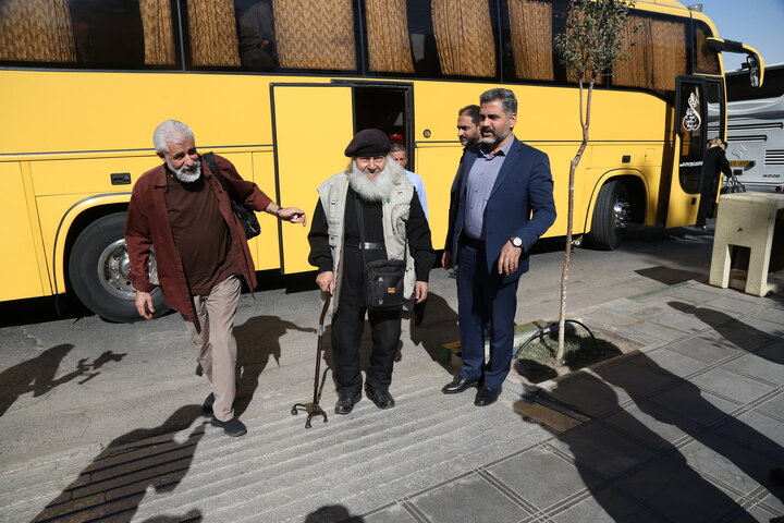 Photos: Iranian artists visit Hazrat Masoumeh holy shrine