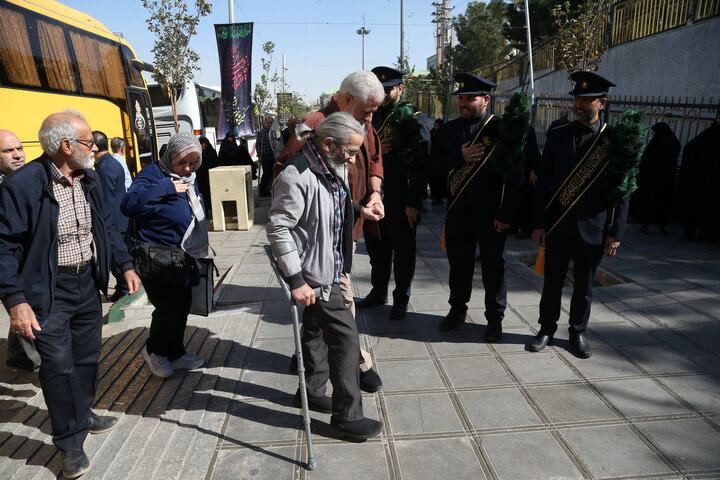 Photos: Iranian artists visit Hazrat Masoumeh holy shrine