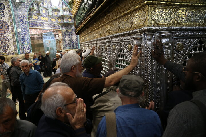 Photos: Iranian artists visit Hazrat Masoumeh holy shrine