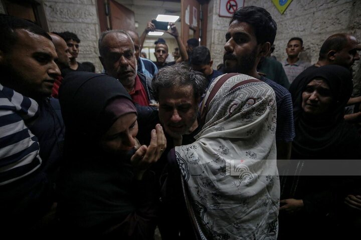 Informe fotográfico | Equipos de la Cruz Roja recibieron a cinco prisioneros de Gaza tras ser liberados de las cárceles israelíes