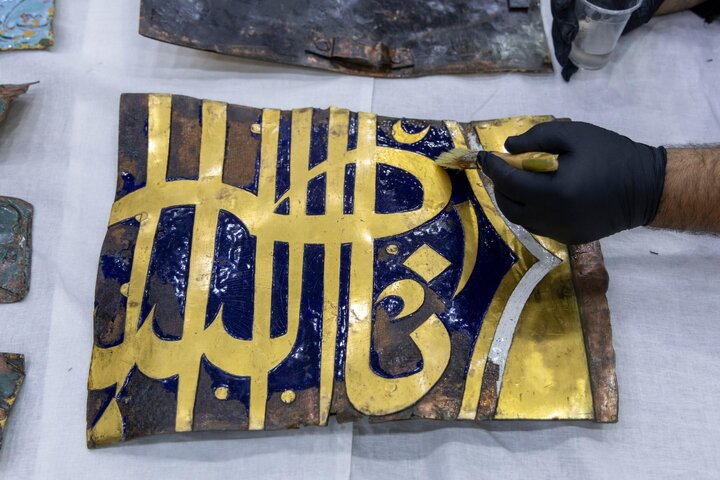 متحف الكفيل ينجز أعمال الصيانة والترميم لمقتنيات العتبة العسكرية المقدسة