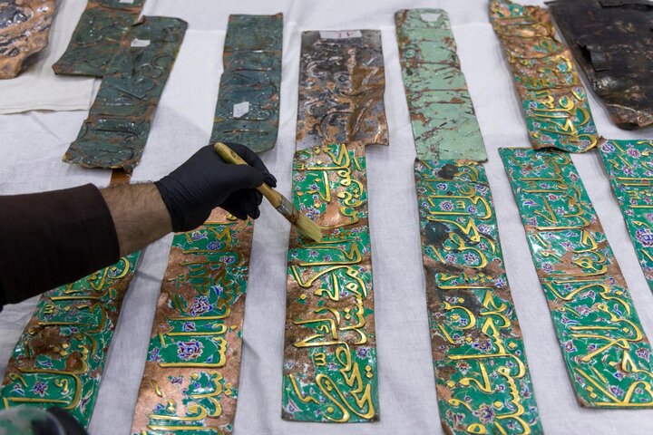 متحف الكفيل ينجز أعمال الصيانة والترميم لمقتنيات العتبة العسكرية المقدسة