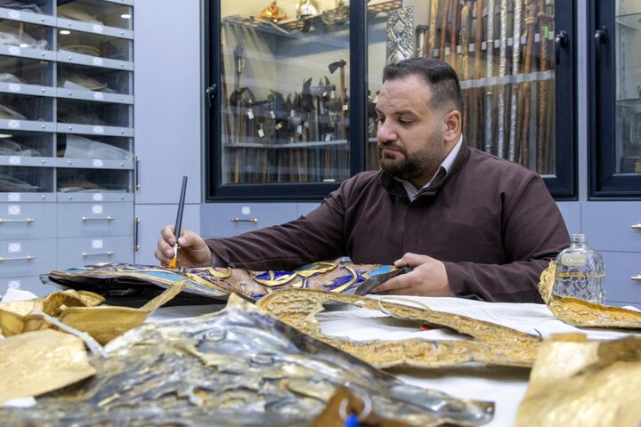 متحف الكفيل ينجز أعمال الصيانة والترميم لمقتنيات العتبة العسكرية المقدسة