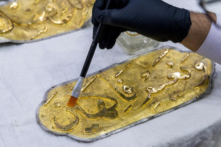 متحف الكفيل ينجز أعمال الصيانة والترميم لمقتنيات العتبة العسكرية المقدسة