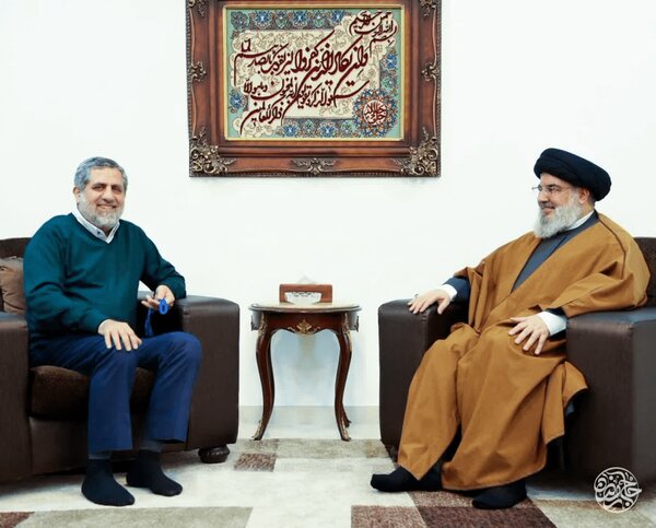 همسر شهید «حاج رمضان» در گفتوگو با ابنا: در محضر رهبر انقلاب سراپاگوش بود/ در نامههایش فرزندانمان را به نماز و حجاب سفارش میکرد+ تصاویر