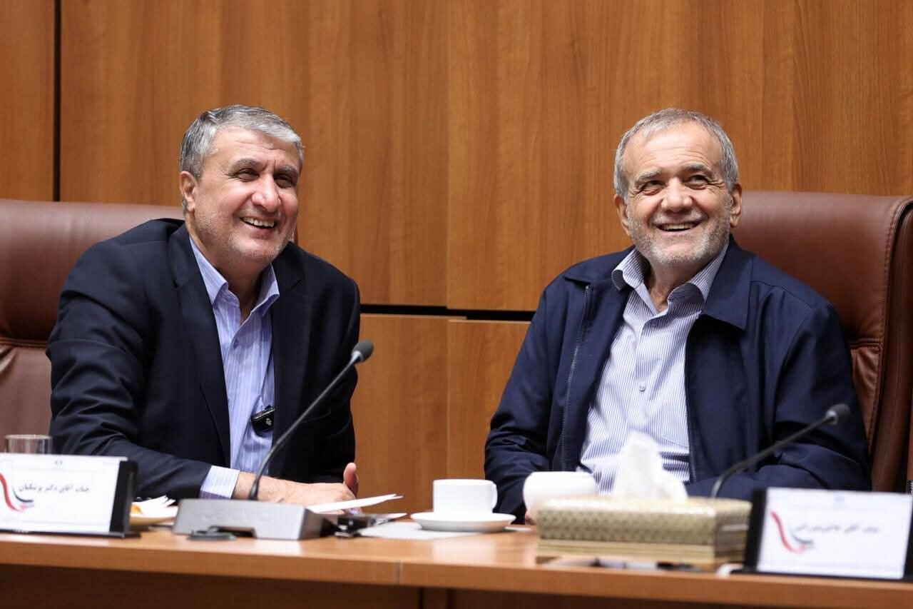 Rais Dkt. Pezeshkian azuru Shirika la Nishati ya Atomiki la Iran na kupongeza mafanikio ya wanasayansi wa sekta ya nyuklia katika huduma za afya