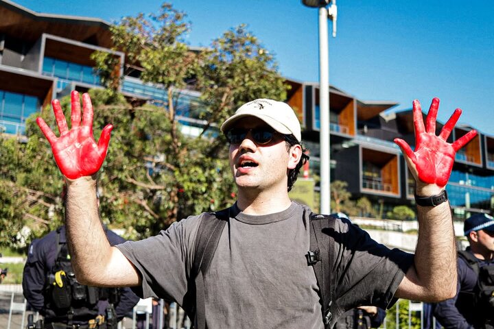 متظاهرون مساندون لفلسطين حاصروا معرضا للأسلحة في مدينة سيدني الأسترالية