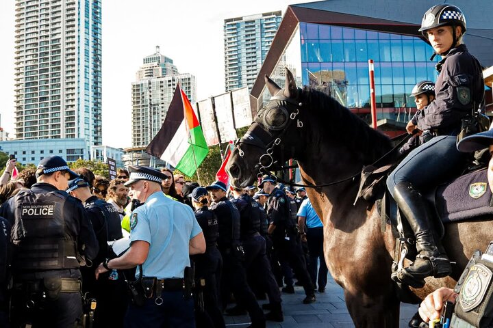 متظاهرون مساندون لفلسطين حاصروا معرضا للأسلحة في مدينة سيدني الأسترالية
