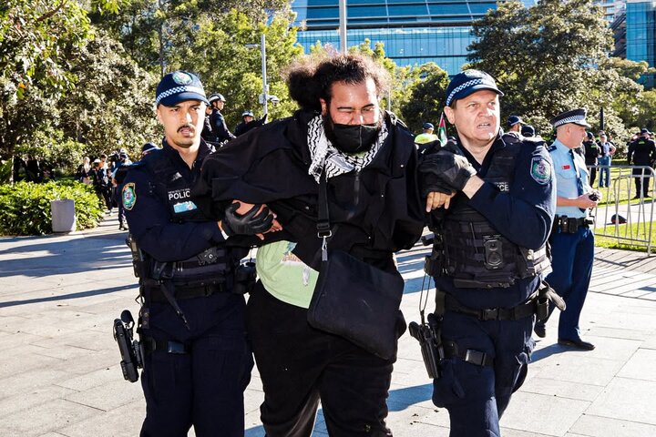 متظاهرون مساندون لفلسطين حاصروا معرضا للأسلحة في مدينة سيدني الأسترالية