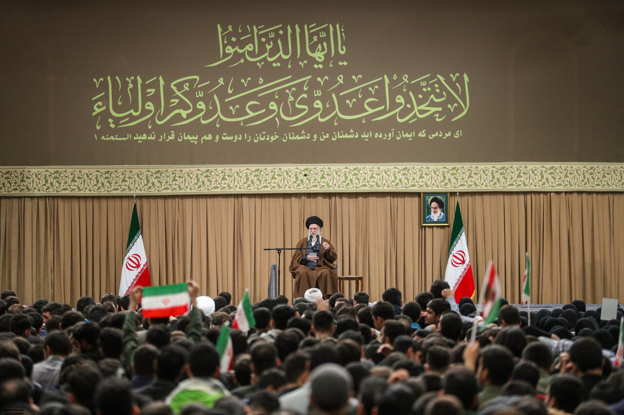 Galeri Foto: Suasana Pertemuan Pelajar dan Mahasiswa dengan Ayatullah Khamenei