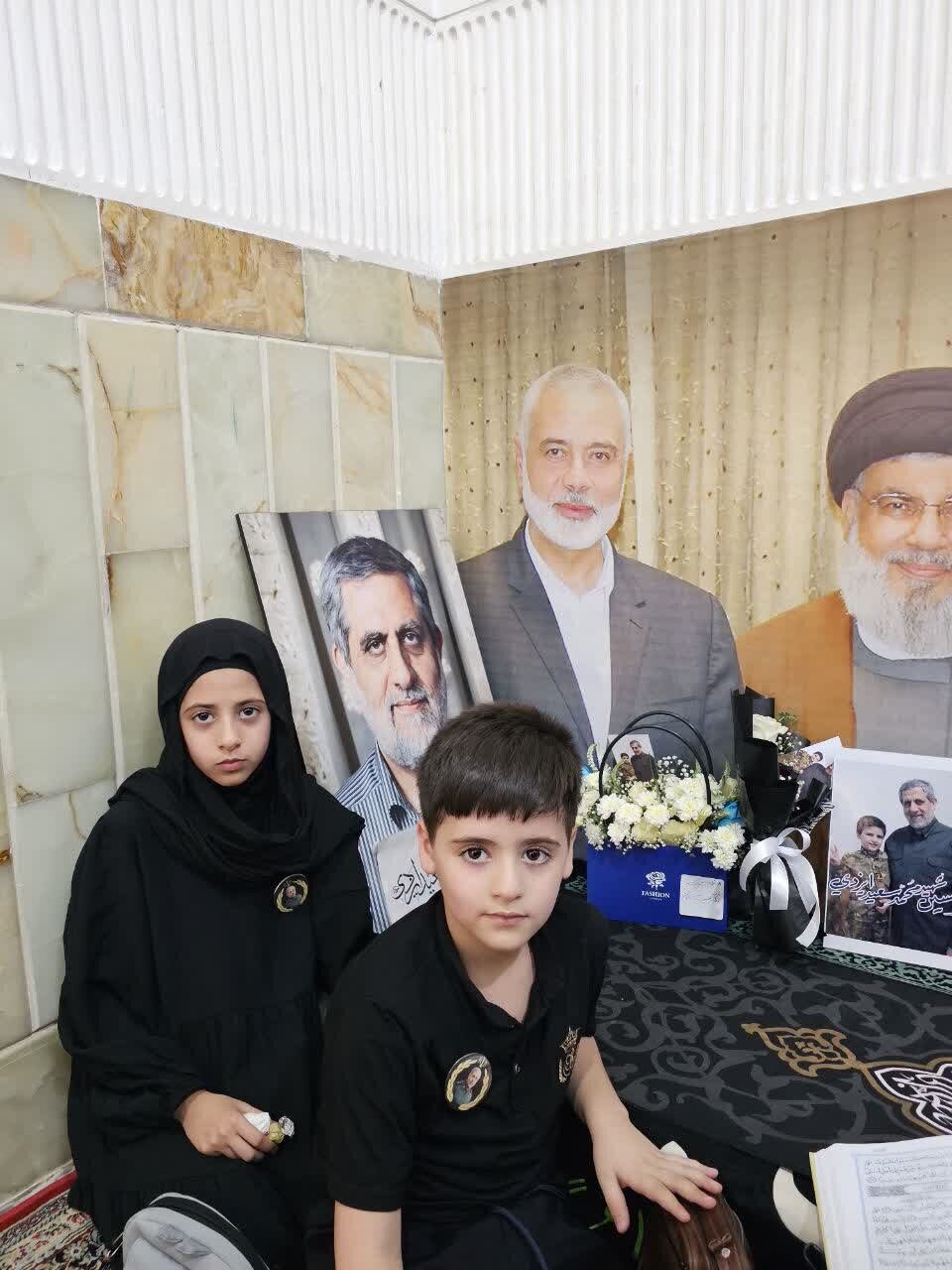 Asawa ni Martir “Haj Ramadan” sa panayam sa ABNA: Tahimik na nakikinig sa harap ng Pinuno ng Islamikong Rebolusyon / Mga habilin ni Martir Izadi sa k