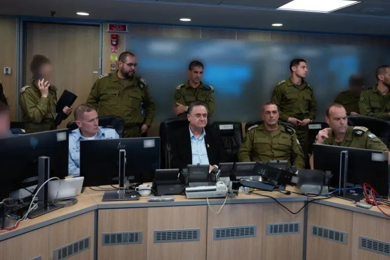 Black phone sparks security frenzy, threatening to bring down top Israeli leaders