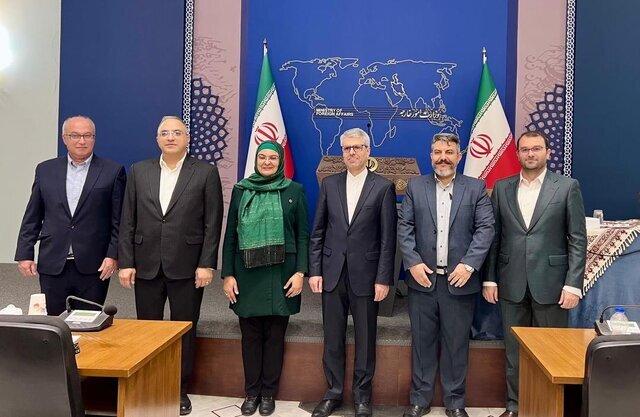 نشست صمیمی وزارت خارجه با نمایندگان زرتشتی، کلیمی، آشوری و ارمنی برگزار شد