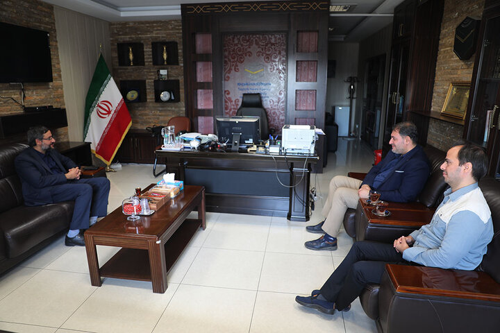 عکس خبری؛ دیدار مدیران عامل خبرگزاری‌های «ابنا» و «تقریب» با محوریت هم‌افزایی رسانه‌ای در گفتمان وحدت