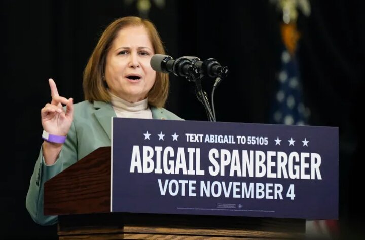 غزاله هاشمی؛ نخستین زن مسلمان در مقام معاون فرماندار ایالت ویرجینیا