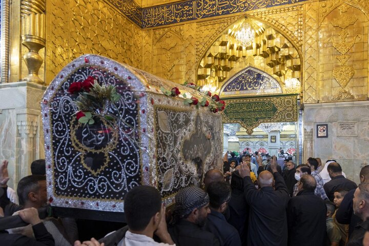 تشييع النعش الرمزي للسيدة الزهراء (عليها السلام) عند العتبتين المقدستين بكربلاء المقدسة