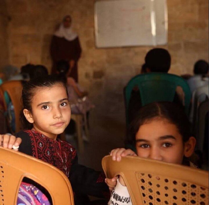 أطفال غزة يعودون تدريجيًا إلى مقاعد الدراسة بعد وقف إطلاق النار