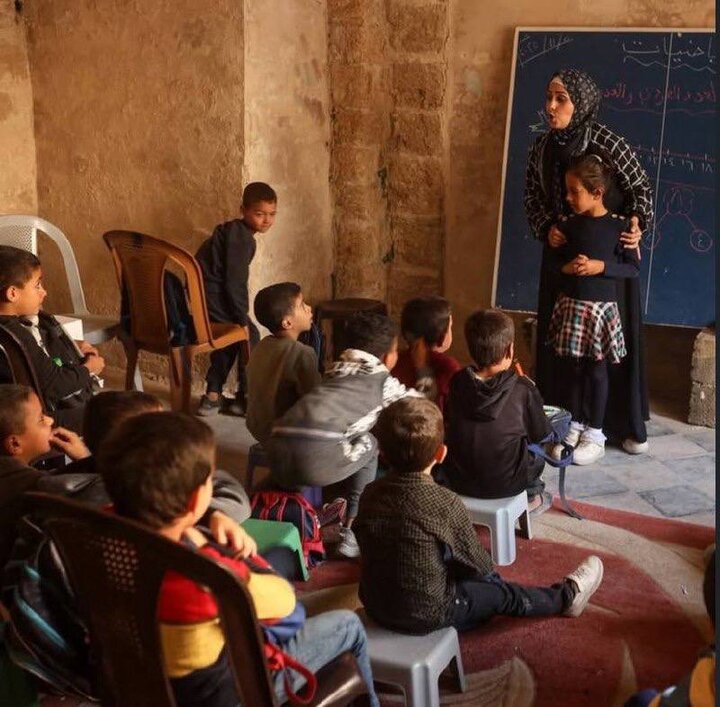 أطفال غزة يعودون تدريجيًا إلى مقاعد الدراسة بعد وقف إطلاق النار