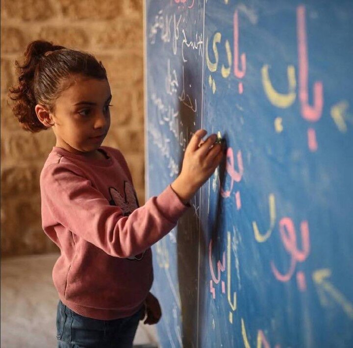 أطفال غزة يعودون تدريجيًا إلى مقاعد الدراسة بعد وقف إطلاق النار