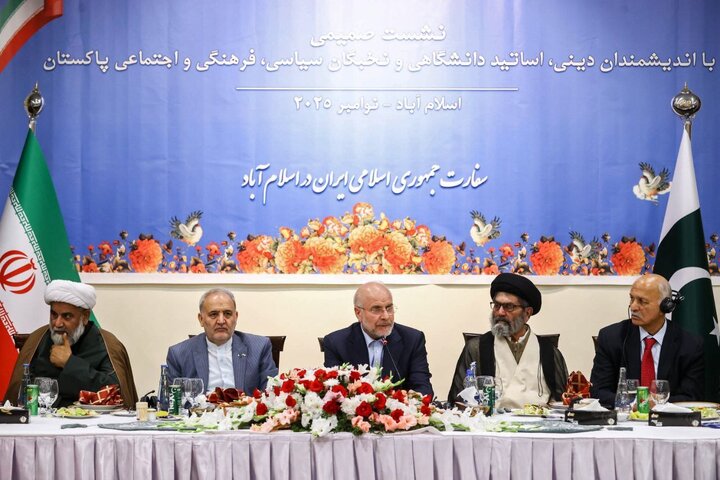 هیچ کشور مسلمانی نباید با دشمن اسلام و مسلمین ارتباط برقرار کند