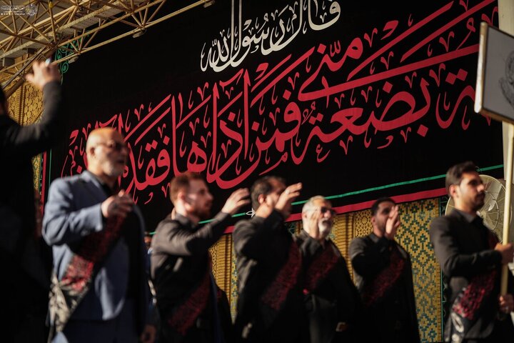 Informe fotográfico | Los servidores del Santuario de Amir al-Mu'minin, Imam Ali (la paz sea con él) presentan sus condolencias al Comandante de los Creyentes por el martirio de la Excelencia Fátima al-Zahra (la paz sea con ella)