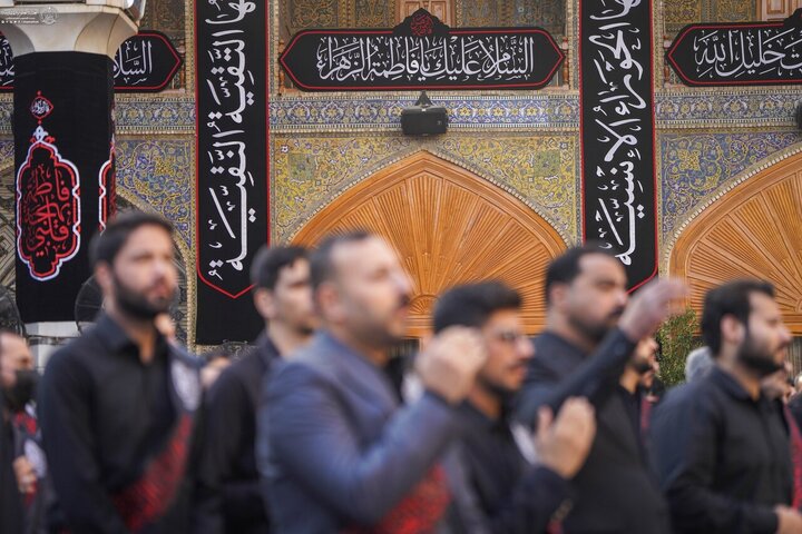 Informe fotográfico | Los servidores del Santuario de Amir al-Mu'minin, Imam Ali (la paz sea con él) presentan sus condolencias al Comandante de los Creyentes por el martirio de la Excelencia Fátima al-Zahra (la paz sea con ella)