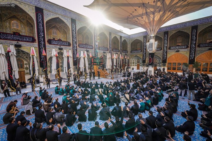 Informe fotográfico | Los servidores del Santuario de Amir al-Mu'minin, Imam Ali (la paz sea con él) presentan sus condolencias al Comandante de los Creyentes por el martirio de la Excelencia Fátima al-Zahra (la paz sea con ella)