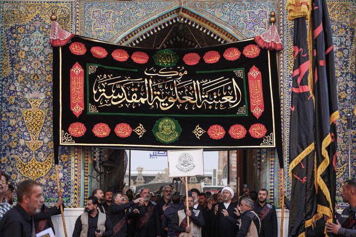 Informe fotográfico | Los servidores del Santuario de Amir al-Mu'minin, Imam Ali (la paz sea con él) presentan sus condolencias al Comandante de los Creyentes por el martirio de la Excelencia Fátima al-Zahra (la paz sea con ella)