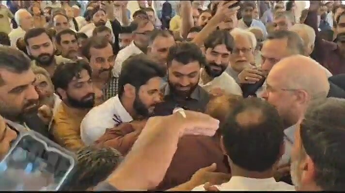 استقبال گرم مردم پاکستان از قالیباف در نمازجمعه کراچی