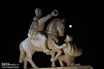 Talumpati ni AyatollahKhameini: Muling luluhod ang Kanluran sa harap ng Iran at ang Iran ay kailanman hindi Yumuyuko! + Video