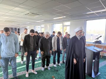 عکس خبری | اقامۀ نماز جمعه در مرکز اسلامی اوترخت هلند