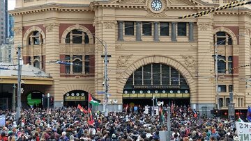 وقفة تضامنية في أوكلاند النيوزيلندية تطالب بمقاطعة المنتجات الصهيونية