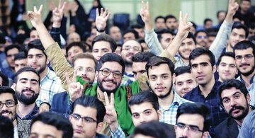 چگونگی تاثیر تشکیلات اجتماعی بر شکل‌گیری هویت جوانان