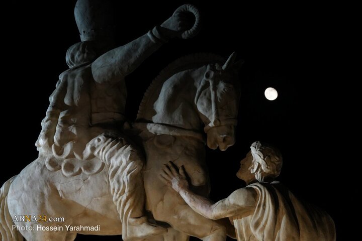 Photos: Unveiling of statue of "Those who kneel before Iran"