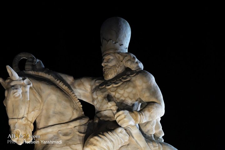 Photos: Unveiling of statue of "Those who kneel before Iran"