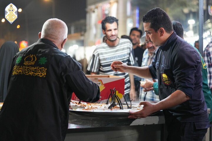 تقرير مصور/ موكب الإمامين الجوادين (ع) يقدمون الخدمات للزوار بمناسبة استشهاد السيدة "فاطمة الزهراء" في بغداد