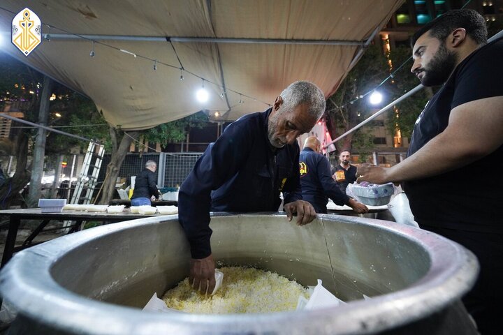 تقرير مصور/ موكب الإمامين الجوادين (ع) يقدمون الخدمات للزوار بمناسبة استشهاد السيدة "فاطمة الزهراء" في بغداد