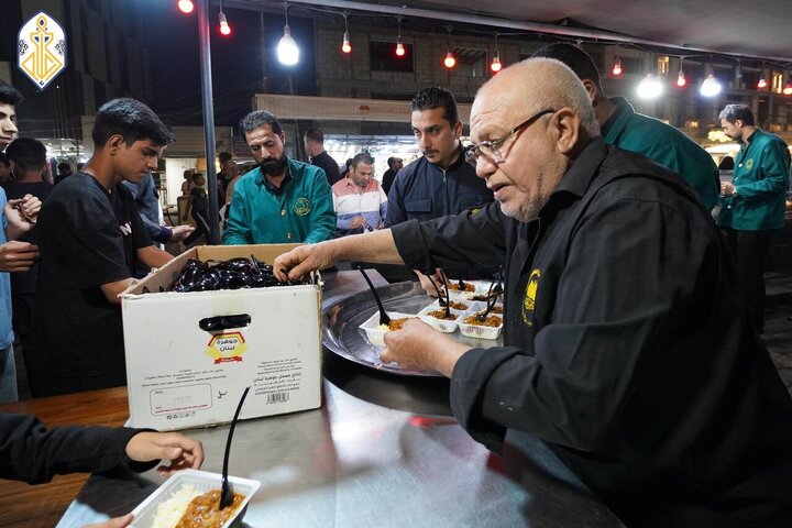 تقرير مصور/ موكب الإمامين الجوادين (ع) يقدمون الخدمات للزوار بمناسبة استشهاد السيدة "فاطمة الزهراء" في بغداد