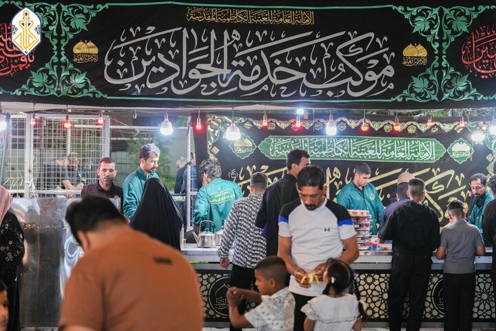 تقرير مصور/ موكب الإمامين الجوادين (ع) يقدمون الخدمات للزوار بمناسبة استشهاد السيدة "فاطمة الزهراء" في بغداد