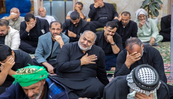 تقرير مصور/ العتبة الحسينية تقيم مجلس عزاء بذكرى استشهاد السيدة فاطمة الزهراء (ع) في حرم الإمام الحسين(ع)