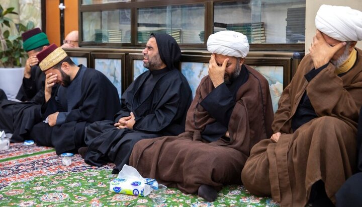 تقرير مصور/ العتبة الحسينية تقيم مجلس عزاء بذكرى استشهاد السيدة فاطمة الزهراء (ع) في حرم الإمام الحسين(ع)