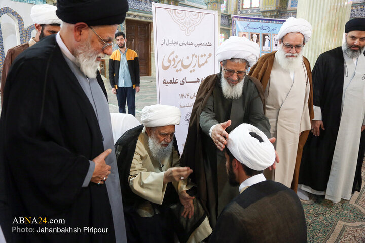 در حاشیه هفدهمین همایش تجلیل از ممتازین یزدی حوزه‌های علمیه در بخش‌های علمی، پژوهشی، قرآن و عترت و فرهنگی و هنری یکی از طلاب توسط آیت‌الله کریمی جهرمی در شبستان مسجد امام حسن عسکری (ع) قم معمم شد.