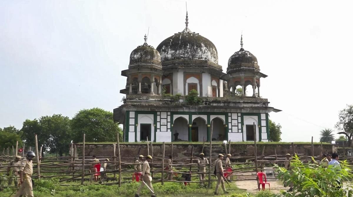 Babri Masjid Pattern Repeats: Hindu Extremist Group Targets Muslim Tomb in India
